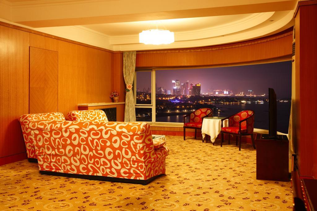 Donghai Grand Hotel Qingdao Exterior photo