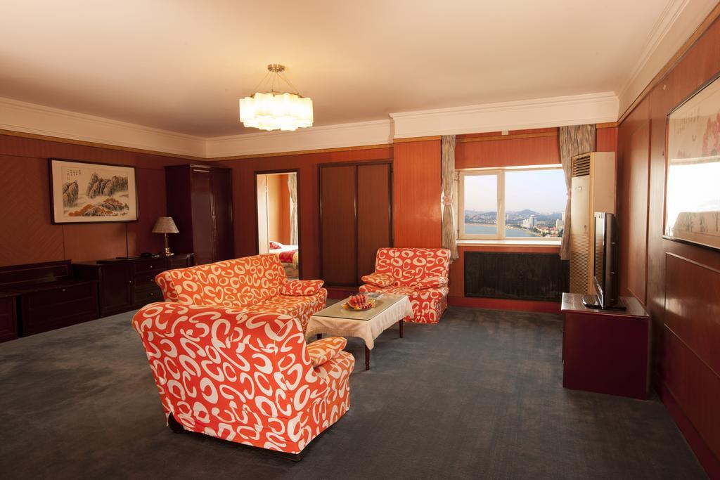 Donghai Grand Hotel Qingdao Room photo